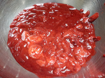 種取りをした後のブラックベリーソース